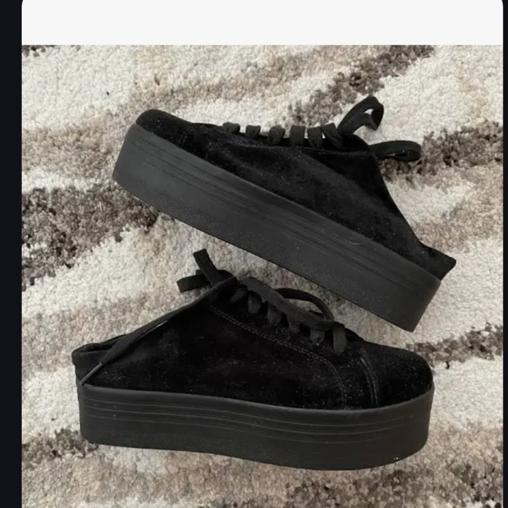 ISO JC Play by Jeffrey Campbell